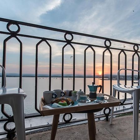 Duomo Seaside Deluxe Apartment By Ortigia Apartments Syracuse Bagian luar foto