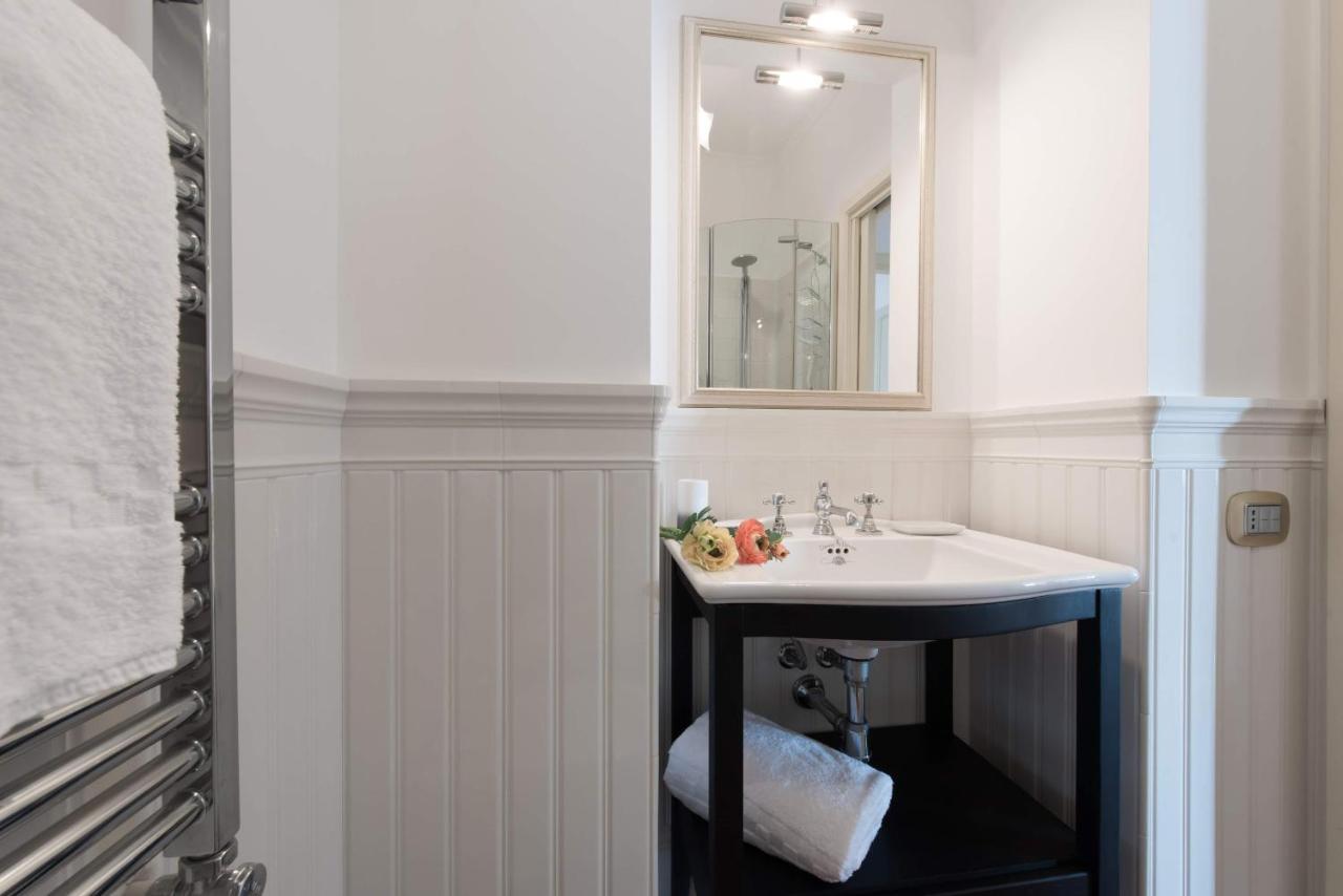 Duomo Seaside Deluxe Apartment By Ortigia Apartments Syracuse Bagian luar foto