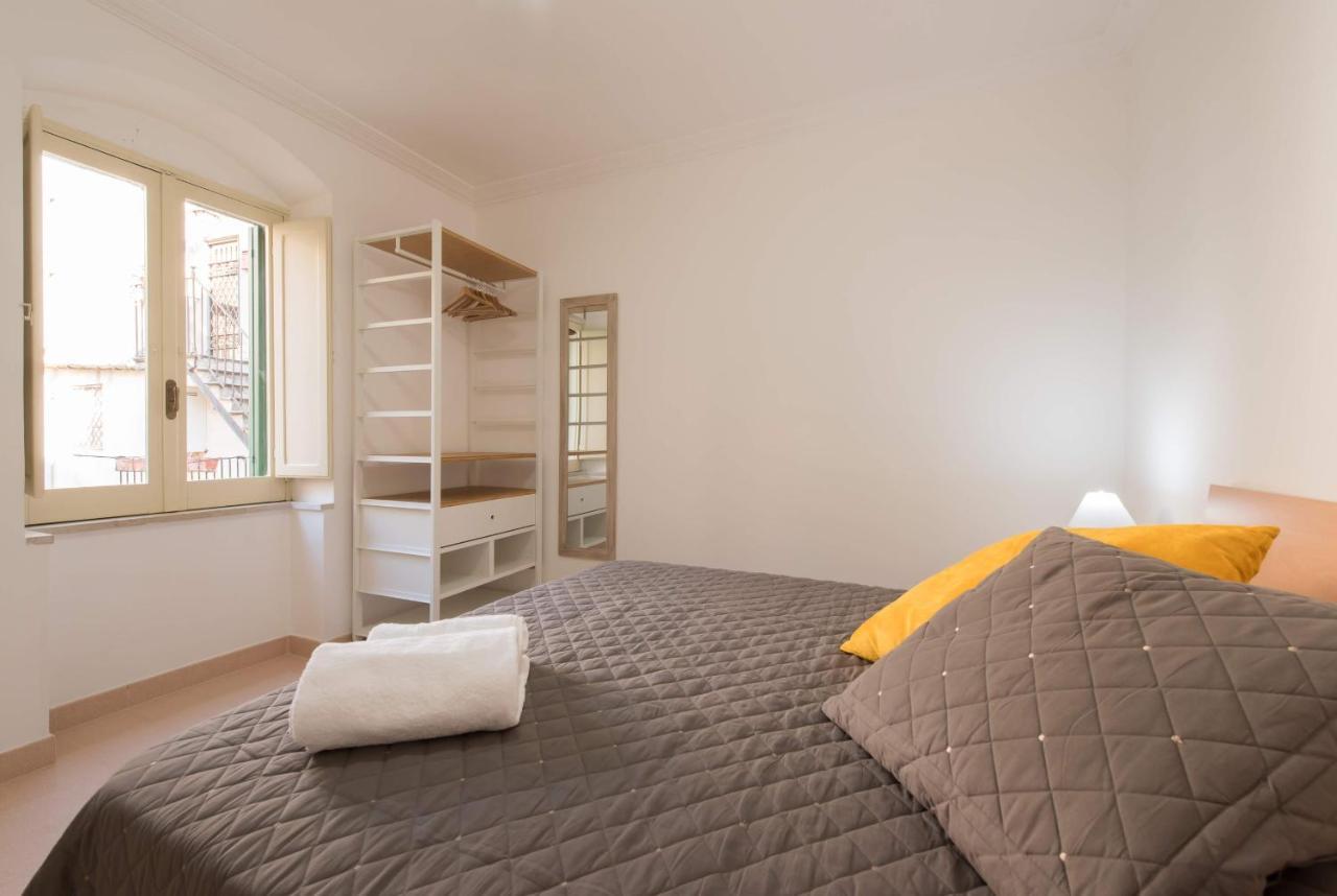 Duomo Seaside Deluxe Apartment By Ortigia Apartments Syracuse Bagian luar foto
