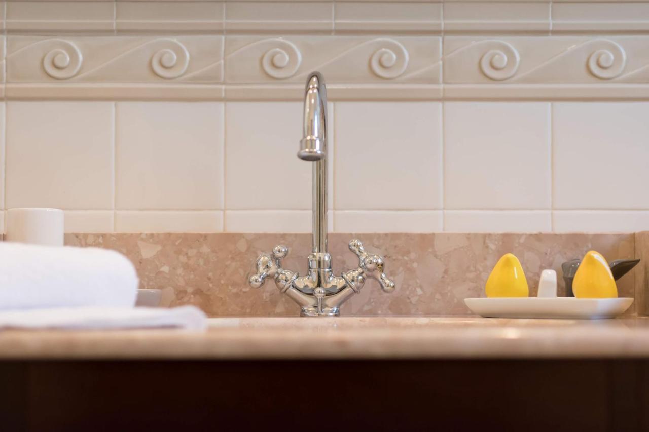 Duomo Seaside Deluxe Apartment By Ortigia Apartments Syracuse Bagian luar foto