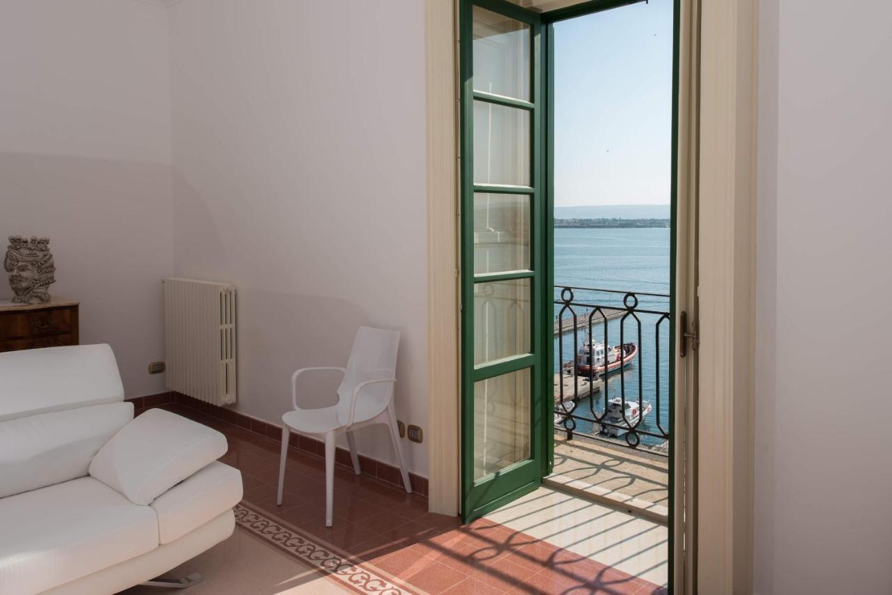 Duomo Seaside Deluxe Apartment By Ortigia Apartments Syracuse Bagian luar foto
