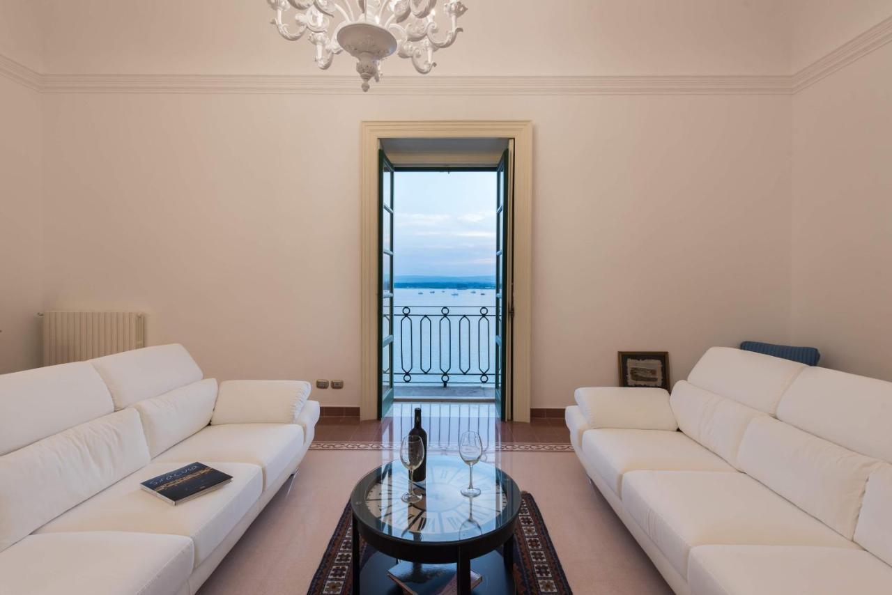 Duomo Seaside Deluxe Apartment By Ortigia Apartments Syracuse Bagian luar foto