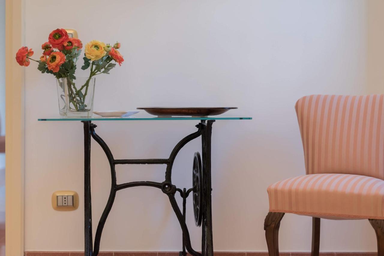 Duomo Seaside Deluxe Apartment By Ortigia Apartments Syracuse Bagian luar foto
