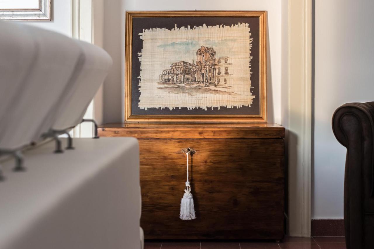Duomo Seaside Deluxe Apartment By Ortigia Apartments Syracuse Bagian luar foto