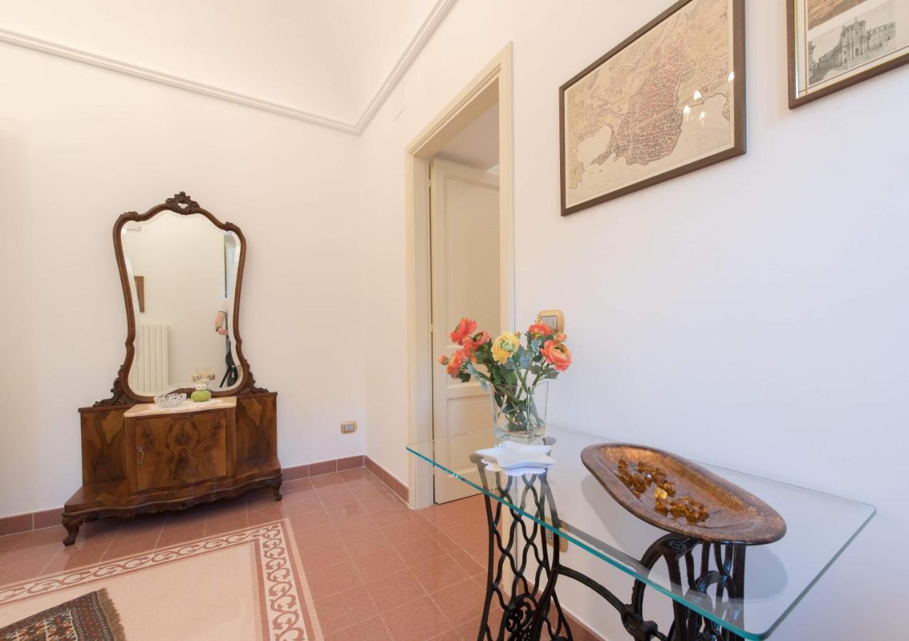 Duomo Seaside Deluxe Apartment By Ortigia Apartments Syracuse Bagian luar foto