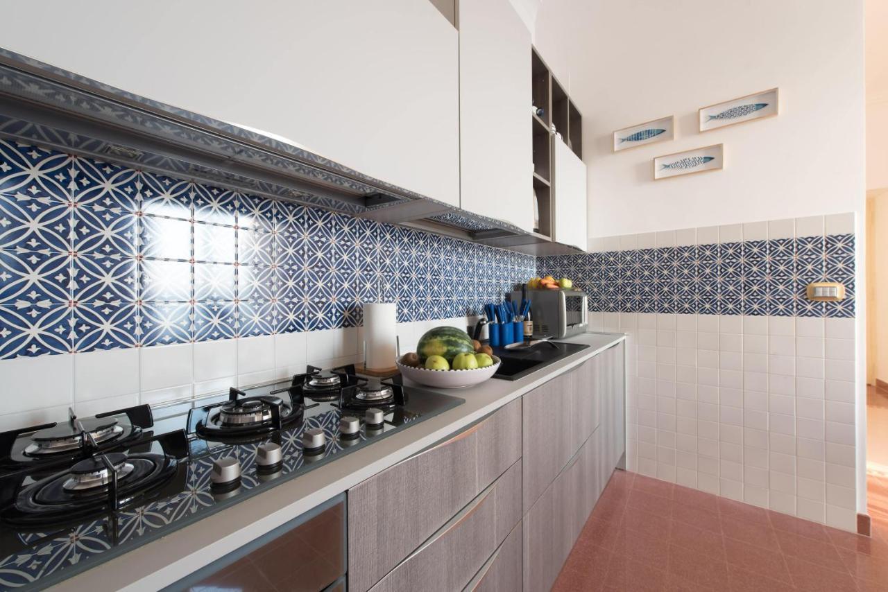 Duomo Seaside Deluxe Apartment By Ortigia Apartments Syracuse Bagian luar foto