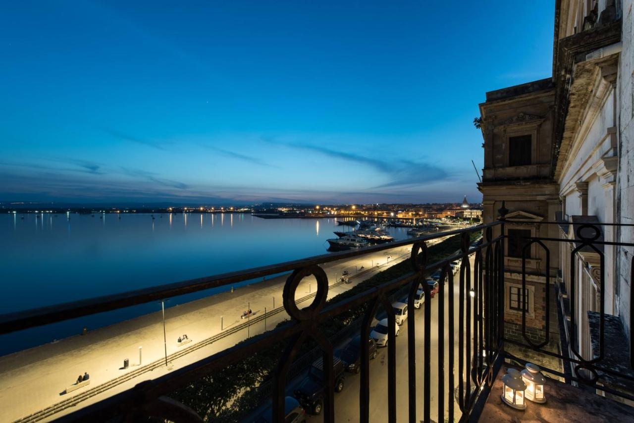 Duomo Seaside Deluxe Apartment By Ortigia Apartments Syracuse Bagian luar foto