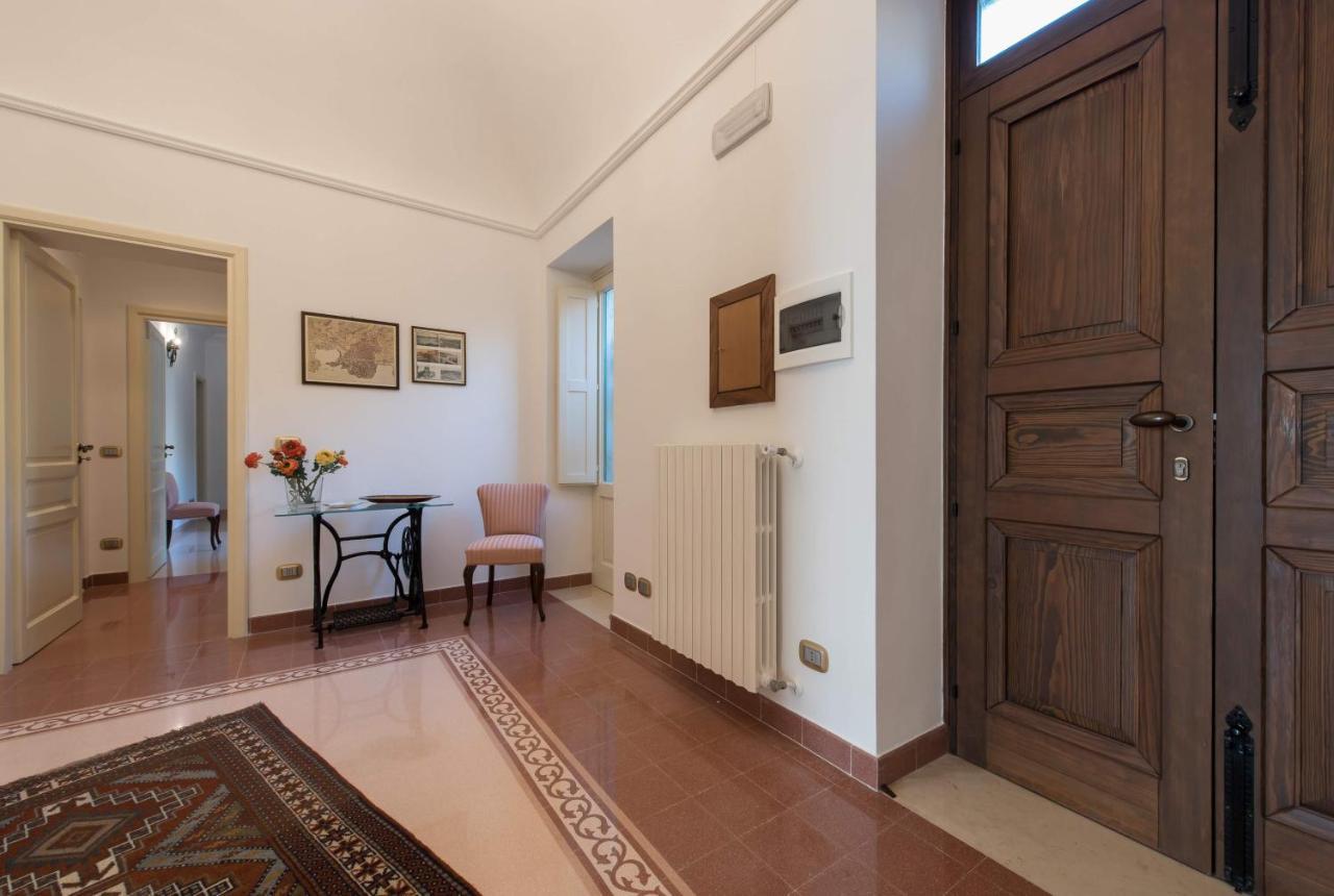 Duomo Seaside Deluxe Apartment By Ortigia Apartments Syracuse Bagian luar foto