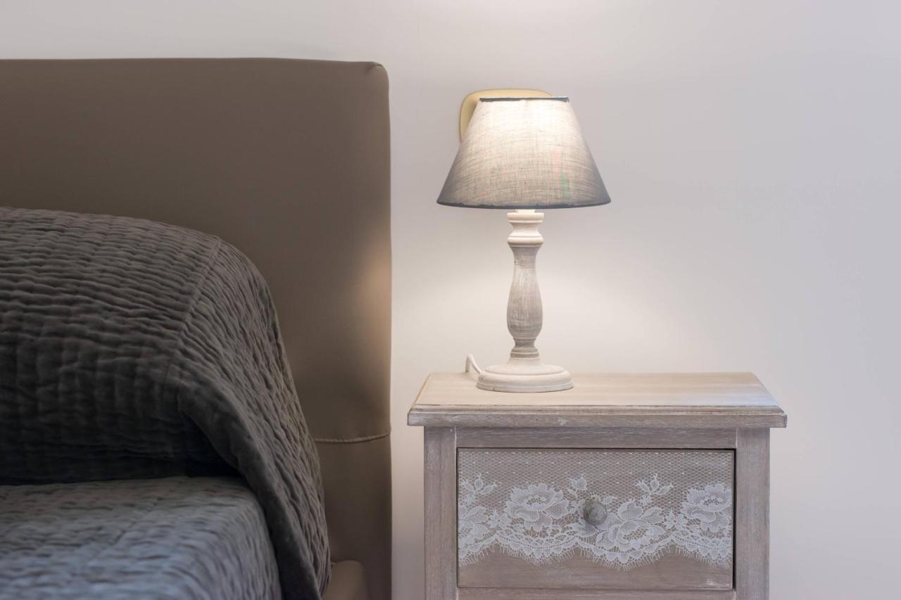 Duomo Seaside Deluxe Apartment By Ortigia Apartments Syracuse Bagian luar foto
