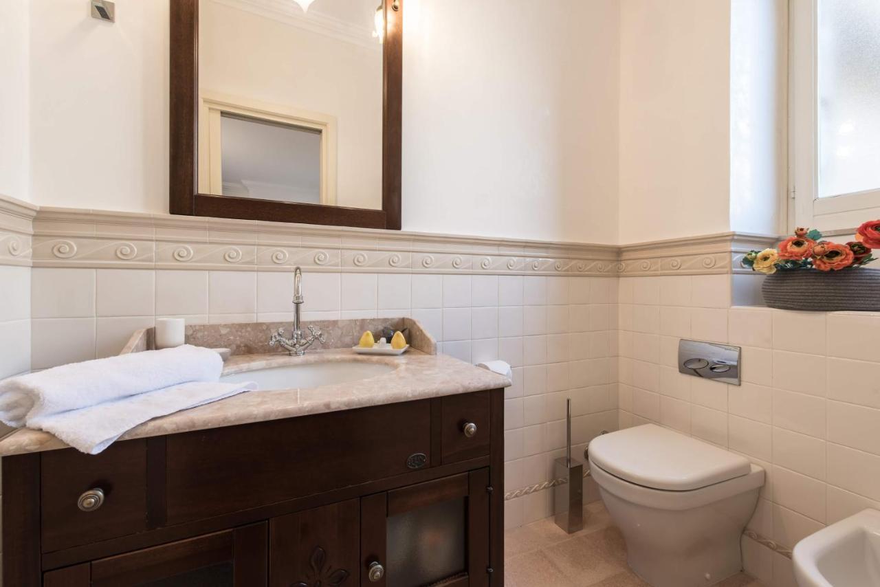 Duomo Seaside Deluxe Apartment By Ortigia Apartments Syracuse Bagian luar foto