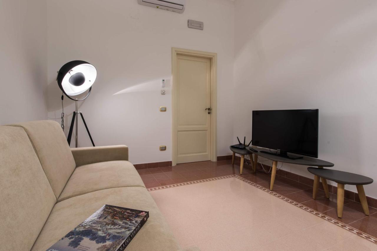 Duomo Seaside Deluxe Apartment By Ortigia Apartments Syracuse Bagian luar foto